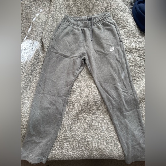 NIKE SWEATPANTS BUNDLE 
SIZE SMALL - Picture 4 of 13